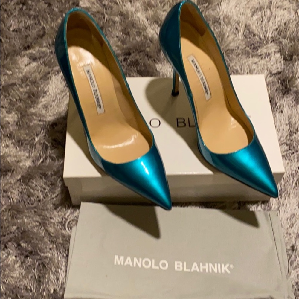 Manolo Blahnik Turquoise pumps